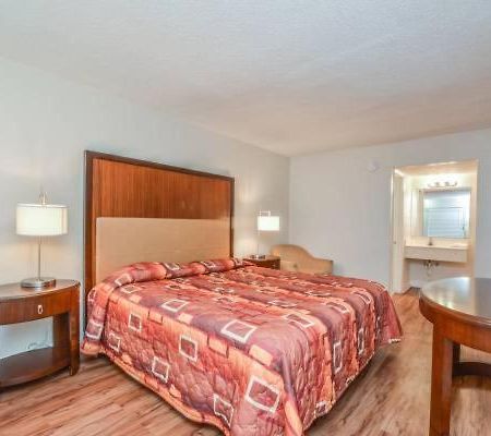 Economy Hotel Marietta Bagian luar foto